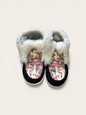 Cozy Mushroom Slippers Faux Fur Lined Cottagecore Indoor Outdoor Shoes 🍄